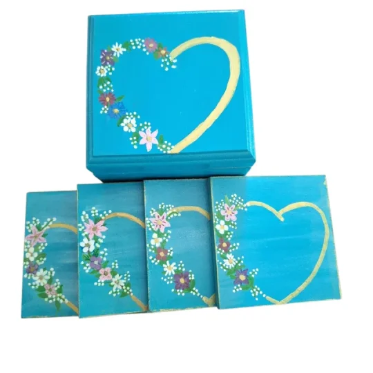 Χειροποίητο Ξύλινο Κουτί με 4 Σουβέρ Floral Hearts